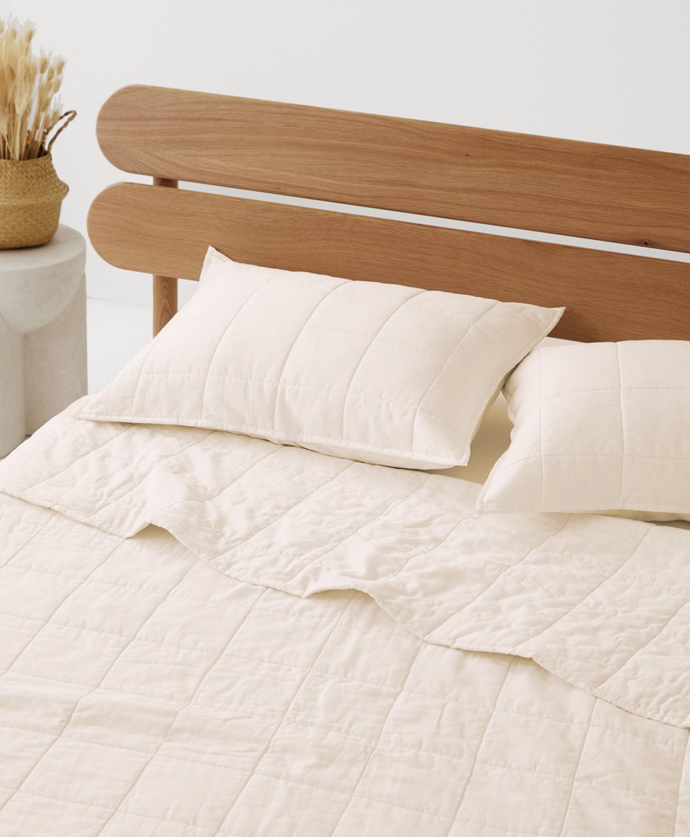 BLANKETS & QUILTS