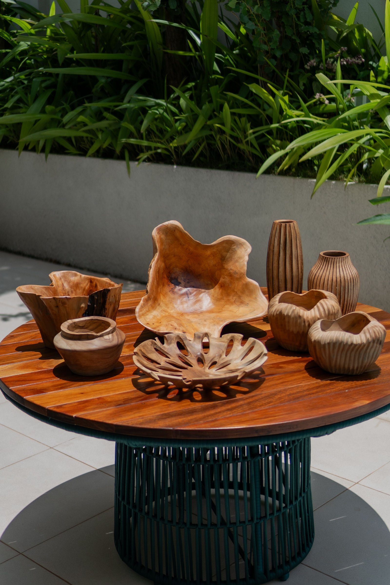 TABLE ACCENTS