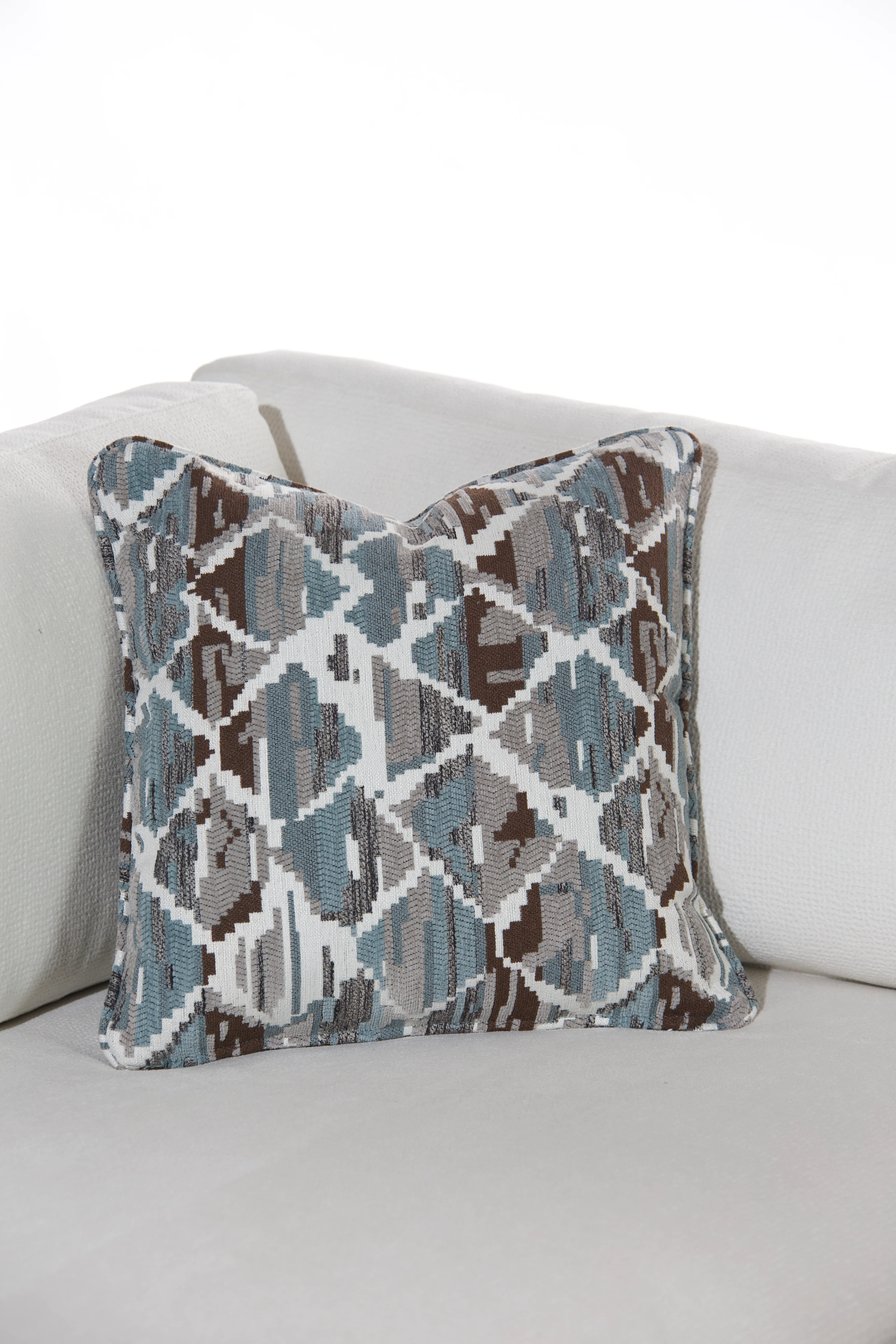 FILLED CUSHION image 3